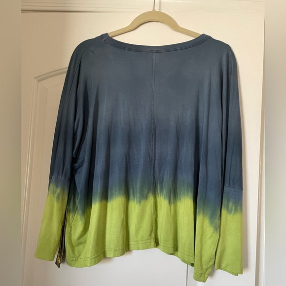 BNWT OmBré ReLaXeD SwEaTsHiRt WiTh WiDe SlEeVeS 🦋🐸 - Picture 2 of 7